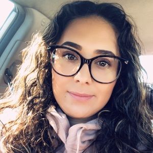 Meet your Posher, Pilar